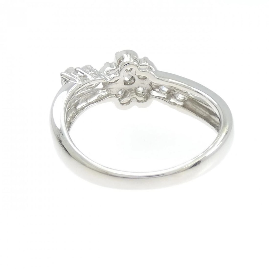 PT900 FLOWER DIAMOND RING - 3