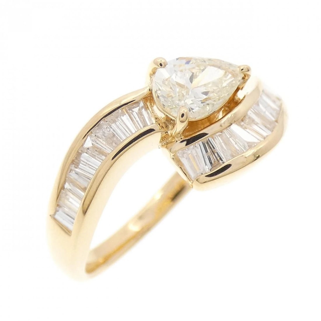 K18YG DIAMOND RING: K18YG Diamond Ring Brand: Unbranded Type/Style: Diamond Ring Material: K18 yellow gold, Main Stone Natural Color: YG Size: US7 1/4 Accessories: None Accessories Notice: When purchasing pre-owned