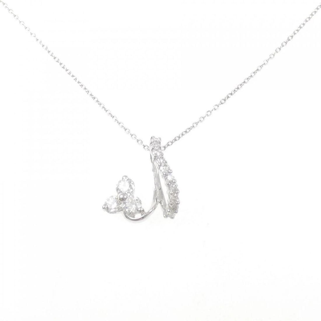 K18WG DIAMOND NECKLACE: K18WG Diamond Necklace Brand: Unbranded Type/Style: Diamond Necklace Material: K18 white gold, Main Stone Natural Color: WG Size: Length: 45cm Accessories: None Accessories Notice: When purchasing