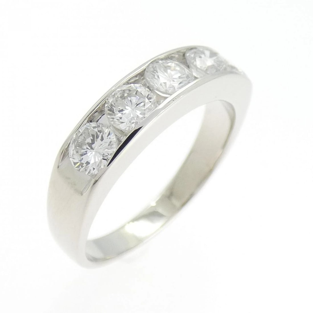 PT900 DIAMOND RING: PT900 Diamond Ring Brand: Unbranded Type/Style: Diamond Ring Material: Platinum900, Main Stone Natural Color: PT Size: US6 1/2 Accessories: None Accessories Notice: When purchasing pre-owned goods,