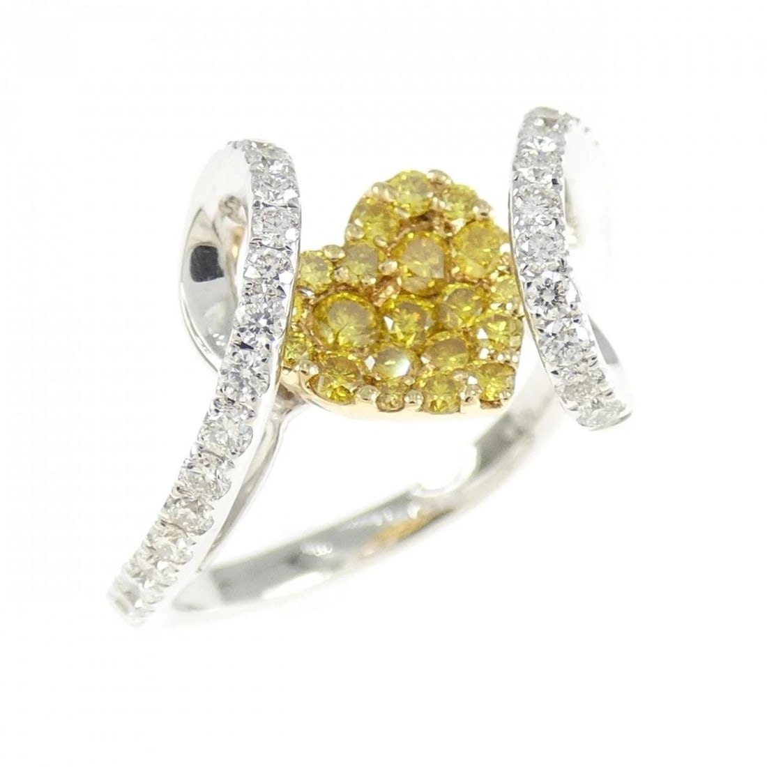 750WG HEART DIAMOND RING: 750WG Heart Diamond Ring Brand: Unbranded Type/Style: Diamond Ring Material: 750 White Gold, Main Stone Natural Color: WG Size: US6 1/2 Accessories: None Accessories Notice: When purchasing pre-owned
