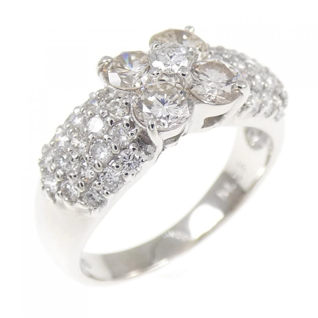 PT900 FLOWER DIAMOND RING: PT900 Flower Diamond Ring Brand: Unbranded Type/Style: Diamond Ring Material: Platinum900, Main Stone Natural Color: PT Size: US4 1/2 Accessories: None Accessories Notice: When purchasing pre-owned