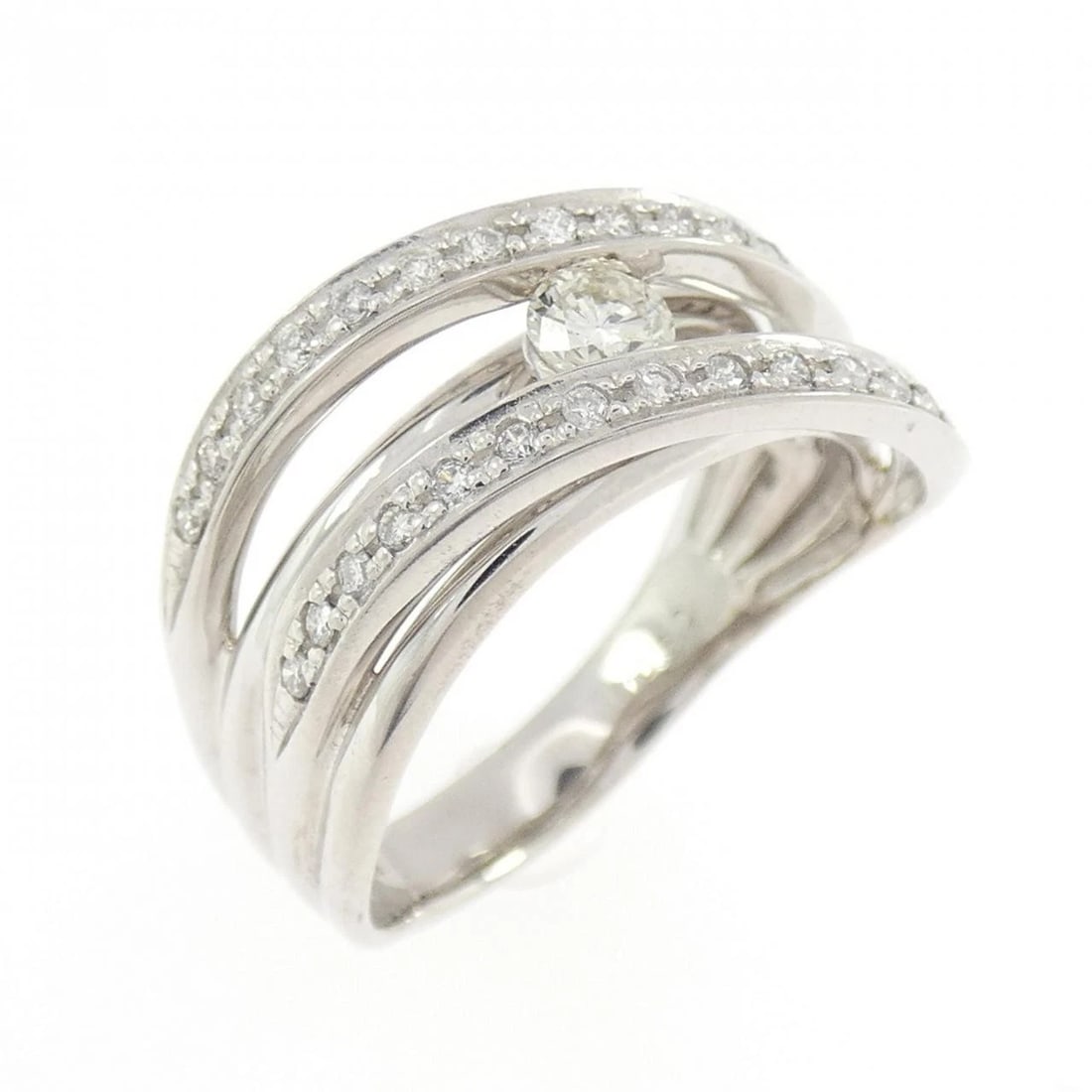 K18WG DIAMOND RING: K18WG Diamond Ring Brand: Unbranded Type/Style: Diamond Ring Material: K18 white gold, Main Stone Natural Color: WG Size: US6 1/4 Accessories: None Accessories Notice: When purchasing pre-owned