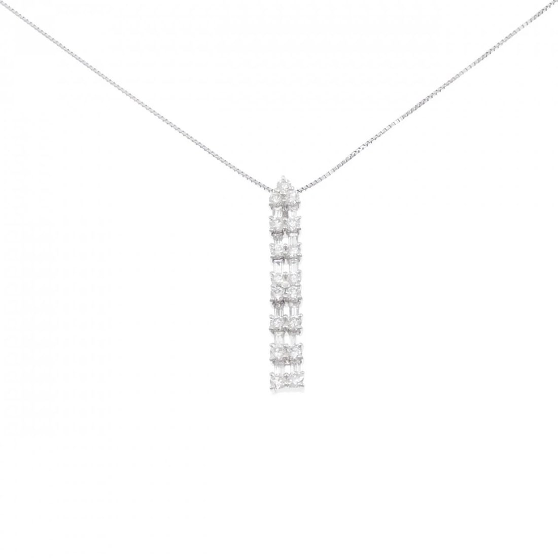 PT900/PT850 DIAMOND NECKLACE: PT900/PT850 Diamond Necklace Brand: Unbranded Type/Style: Diamond Necklace Material: Platinum900/Platinum850, Main Stone Natural Color: PT Size: Length: 45cm Accessories: None Accessories Notice: