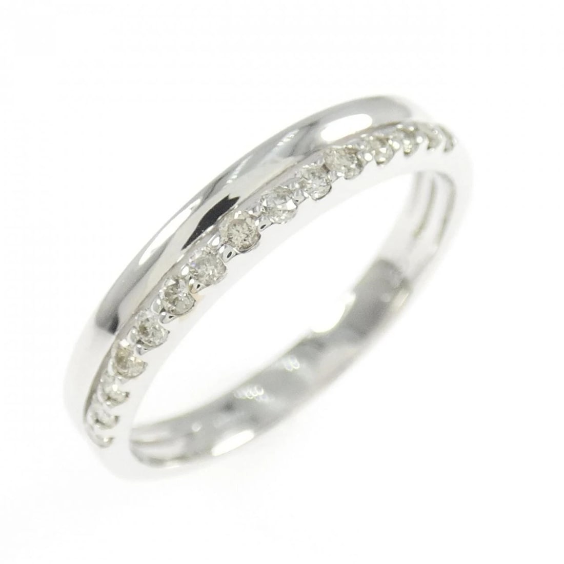 K18WG DIAMOND RING: K18WG Diamond Ring Brand: Unbranded Type/Style: Diamond Ring Material: K18 white gold, Main Stone Natural Color: WG Size: US7 3/4 Accessories: None Accessories Notice: When purchasing pre-owned