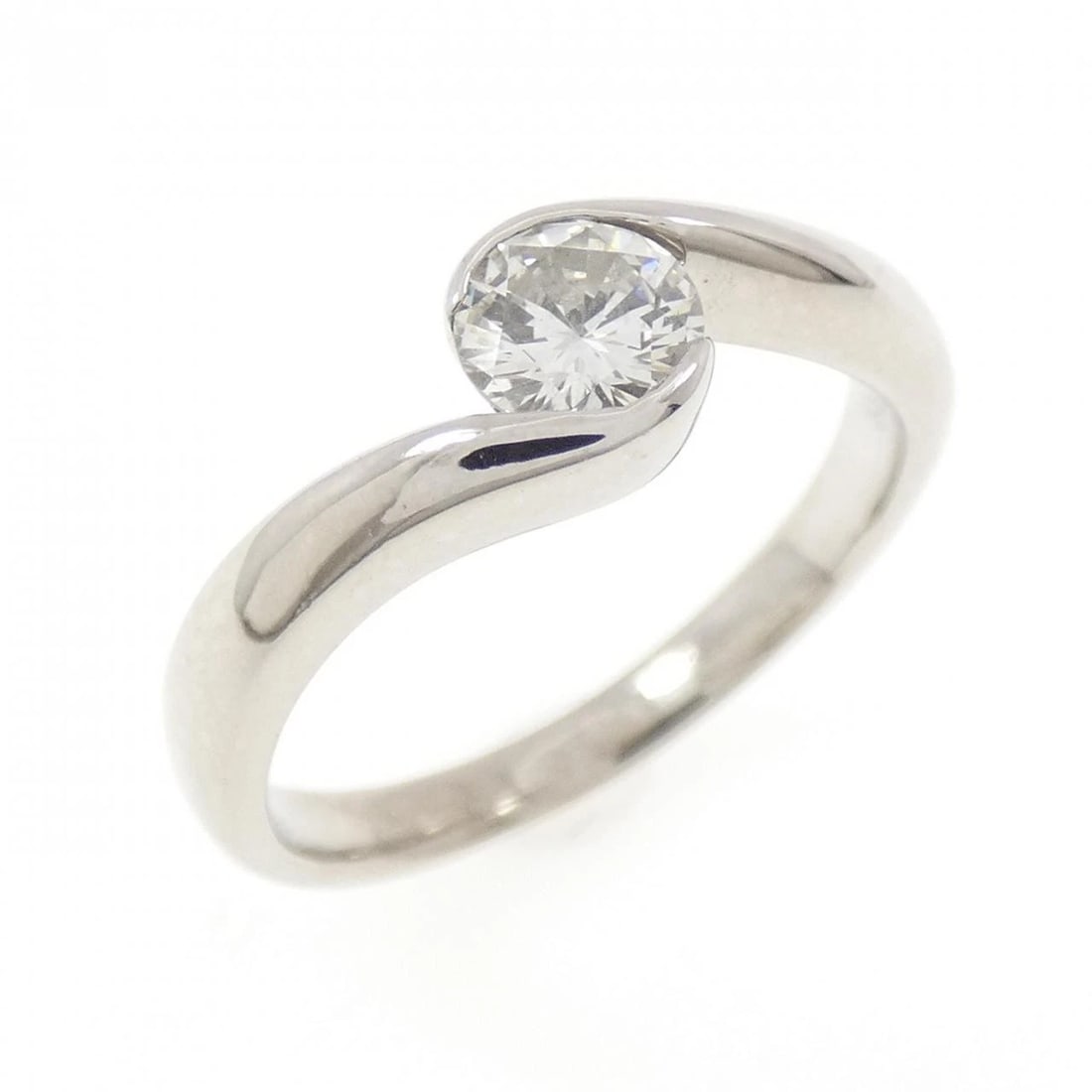 PT900 DIAMOND RING: PT900 Diamond Ring Brand: Unbranded Type/Style: Diamond Ring Material: Platinum900, Main Stone Natural Color: PT Size: US5 3/4 Accessories: None Accessories Notice: When purchasing pre-owned goods,