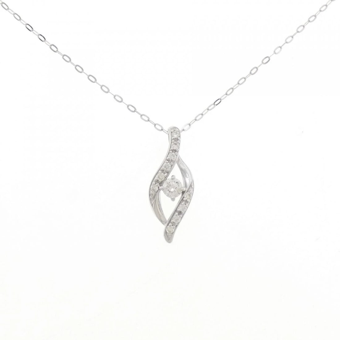 K18WG DIAMOND NECKLACE: K18WG Diamond Necklace Brand: Unbranded Type/Style: Diamond Necklace Material: K18 white gold, Main Stone Natural Color: WG Size: Length: 45cm Accessories: None Accessories Notice: When purchasing