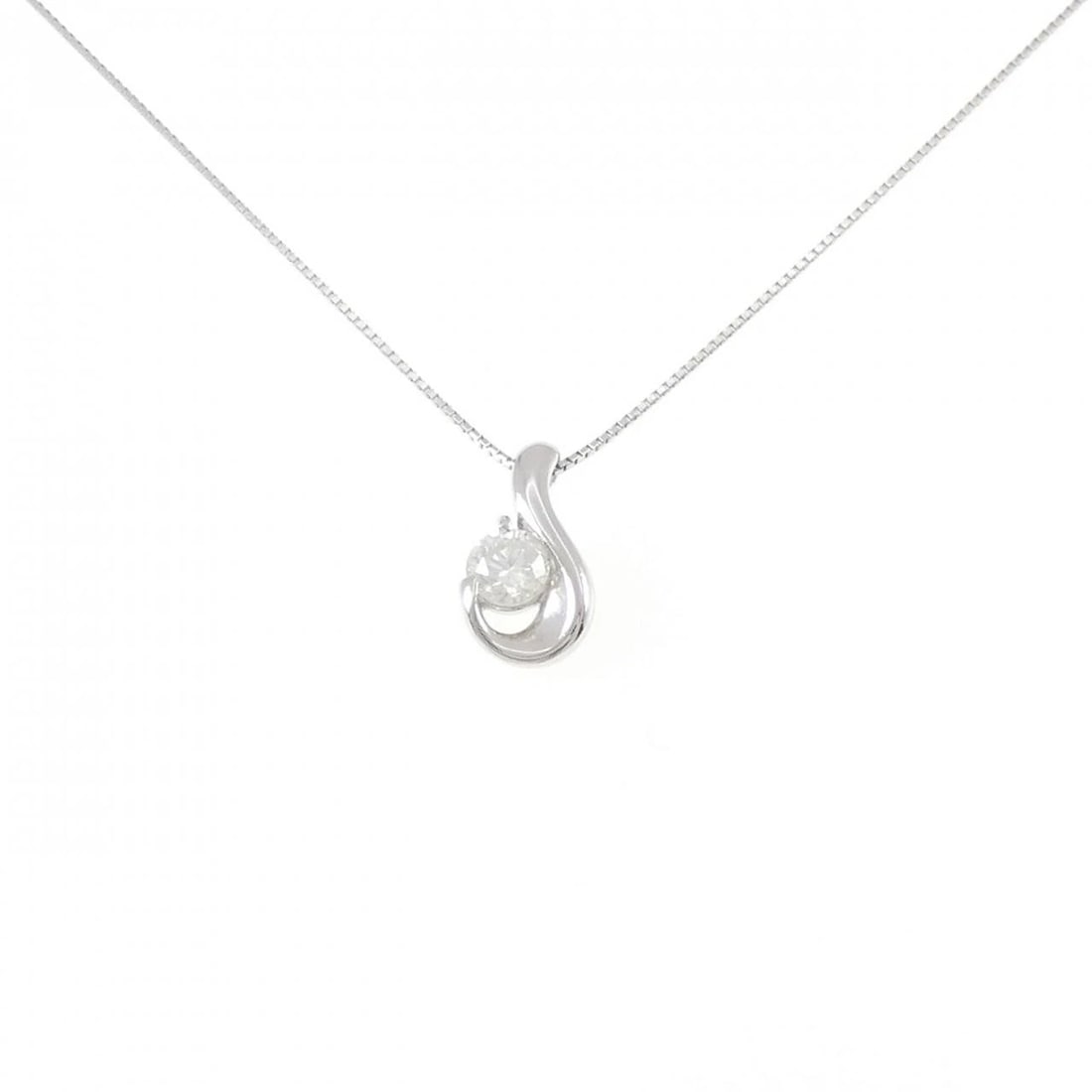 PT900/PT850 DIAMOND NECKLACE: PT900/PT850 Diamond Necklace Brand: Unbranded Type/Style: Diamond Necklace Material: Platinum900/Platinum850, Main Stone Natural Color: PT Size: Length; 45cm Accessories: None Accessories Notice: