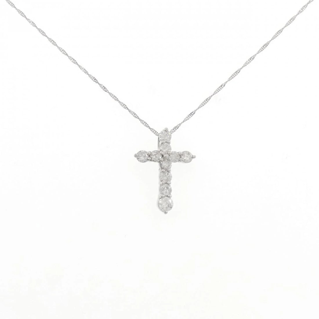 PT900/PT850 CROSS DIAMOND NECKLACE: PT900/PT850 Cross Diamond Necklace Brand: Unbranded Type/Style: Diamond Necklace Material: Platinum900/Platinum850, Main Stone Natural Color: PT Size: Length: 40cm Accessories: None Accessories