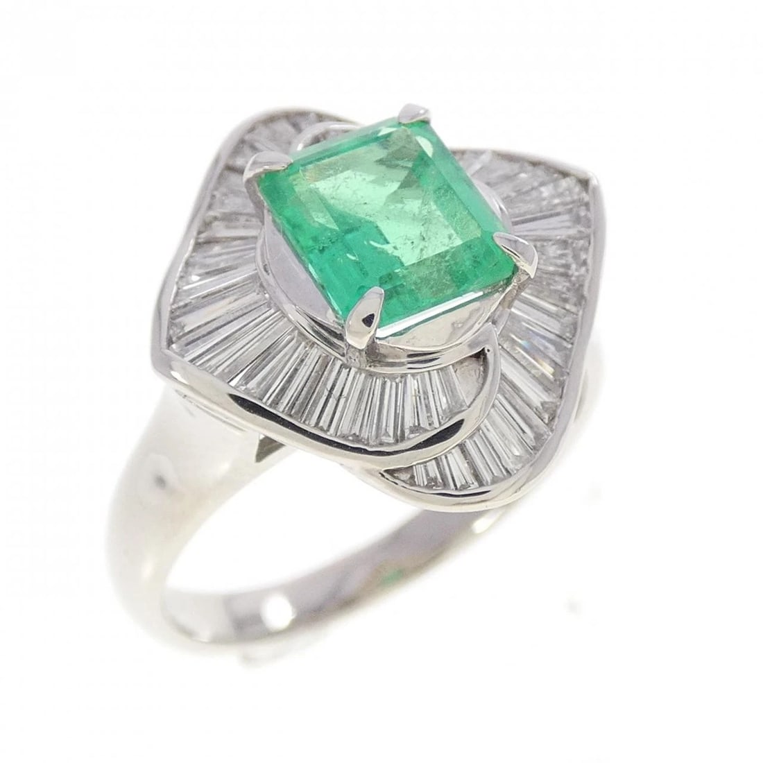 PT900 EMERALD RING: PT900 Emerald Ring Brand: Unbranded Type/Style: Emerald Ring Material: Platinum900, Main Stone Emerald, Natural Color: PT Size: US6 1/2 Accessories: None Accessories Notice: When purchasing pre-owned