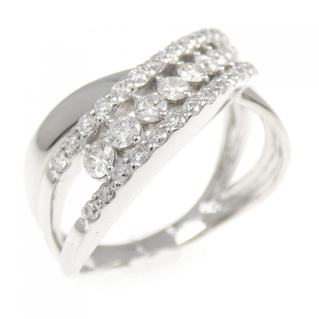 K18WG DIAMOND RING: K18WG Diamond Ring Brand: Unbranded Type/Style: Diamond Ring Material: K18 white gold, Main Stone Natural Color: WG Size: US6 1/4 Accessories: None Accessories Notice: When purchasing pre-owned
