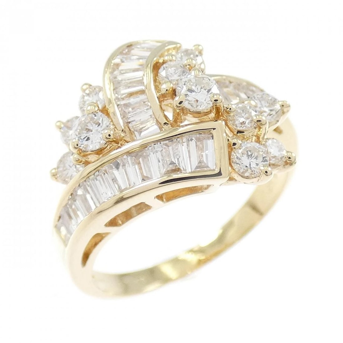 K18YG DIAMOND RING: K18YG Diamond Ring Brand: Unbranded Type/Style: Diamond Ring Material: K18 yellow gold, Main Stone Natural Color: YG Size: US 6 Accessories: None Accessories Notice: When purchasing pre-owned goods,