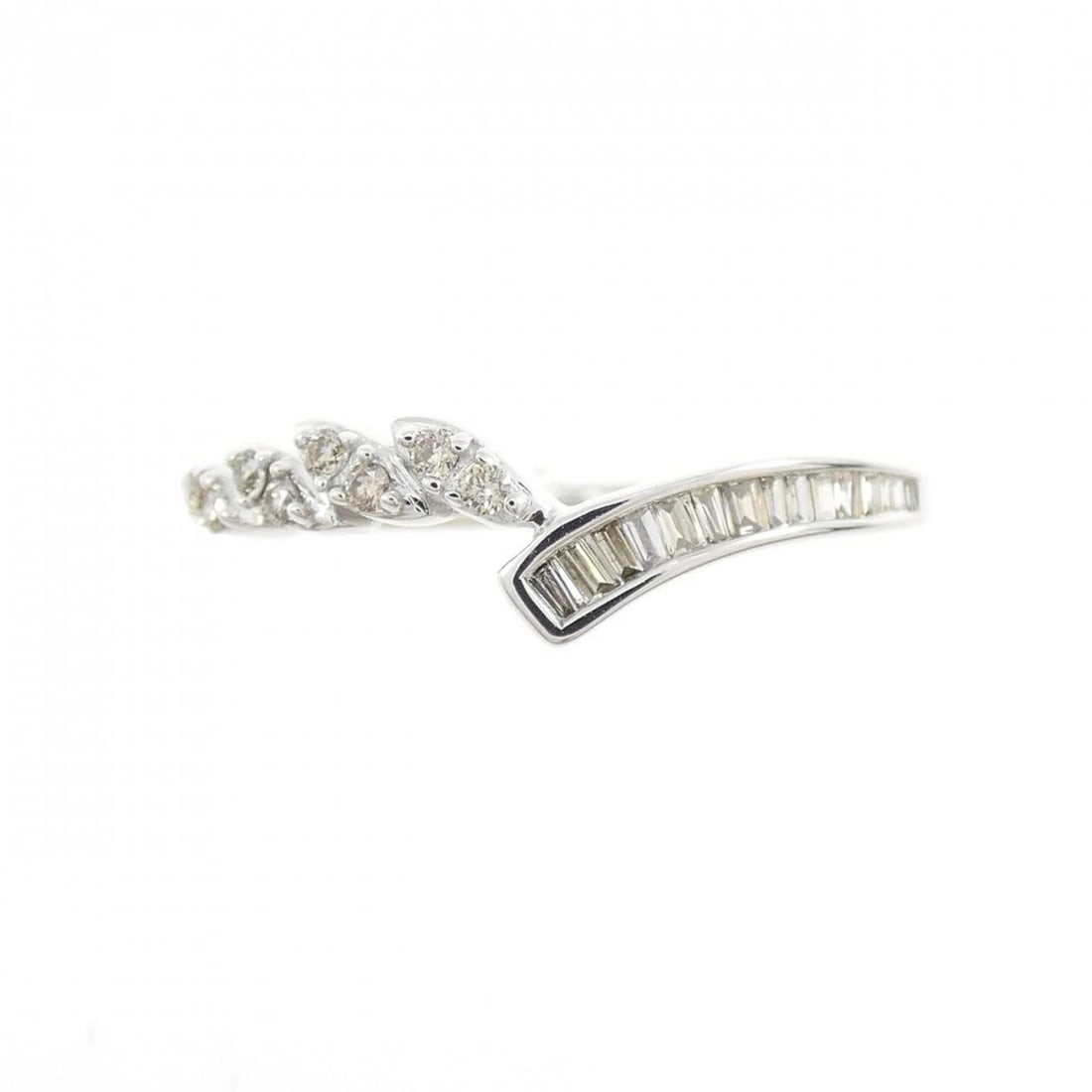 K18WG DIAMOND RING - 2