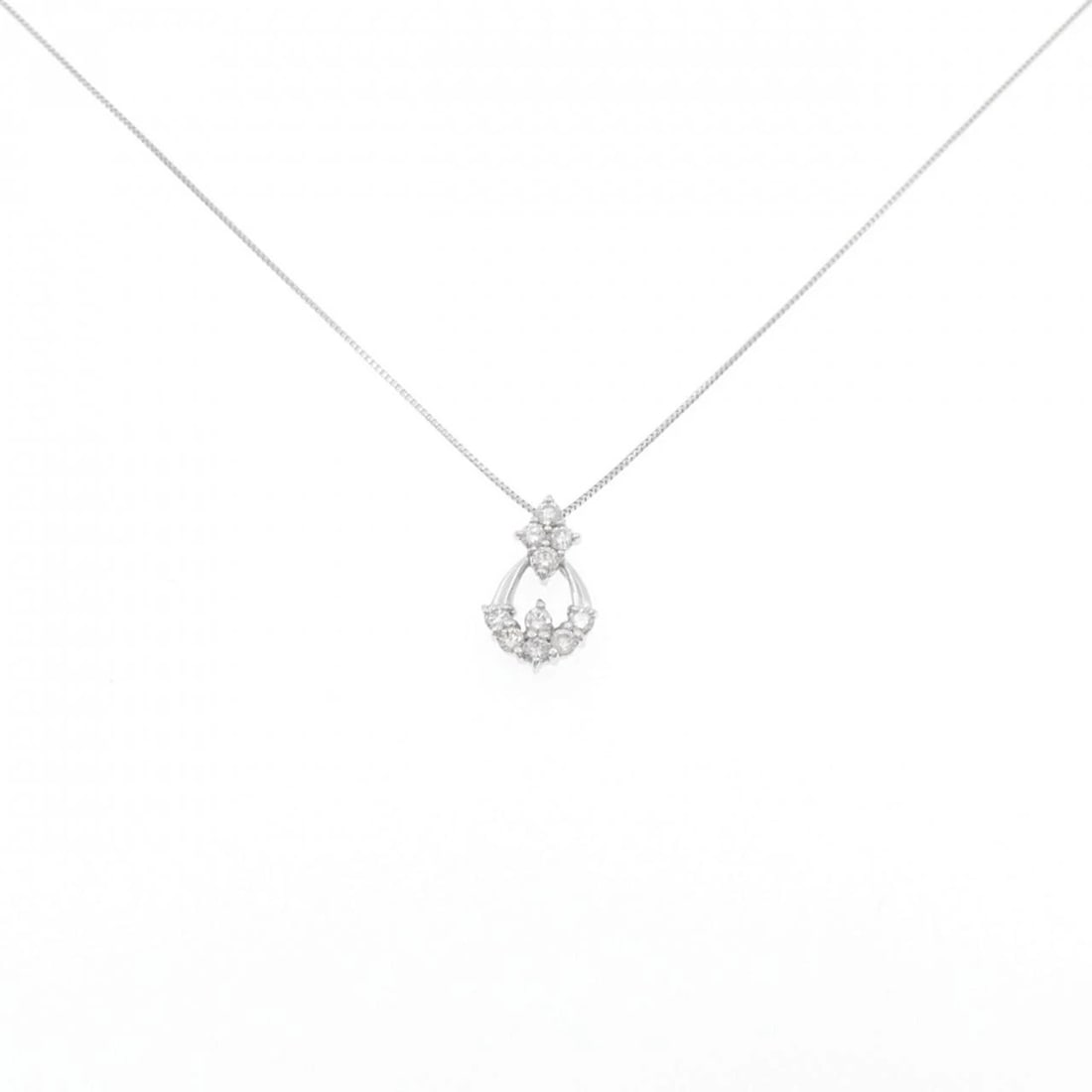K18WG DIAMOND NECKLACE: K18WG Diamond Necklace Brand: Unbranded Type/Style: Diamond Necklace Material: K18 white gold, Main Stone Natural Color: WG Size: Length: 45cm Accessories: None Accessories Notice: When purchasing