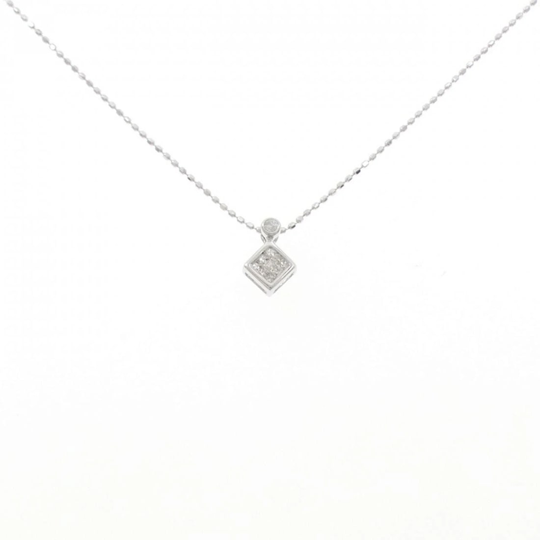 K18WG DIAMOND NECKLACE: K18WG Diamond Necklace Brand: Unbranded Type/Style: Diamond Necklace Material: K18 white gold, Main Stone Natural Color: WG Size: Length: 40cm Accessories: None Accessories Notice: When purchasing