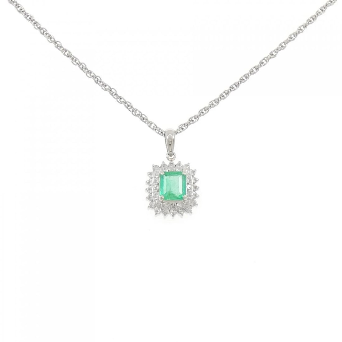 PT900/PT850 EMERALD NECKLACE: PT900/PT850 Emerald Necklace Brand: Unbranded Type/Style: Emerald Necklace Material: Platinum900/Platinum850, Main Stone Emerald, Natural Color: PT Size: Length: 40cm Accessories: None Accessories