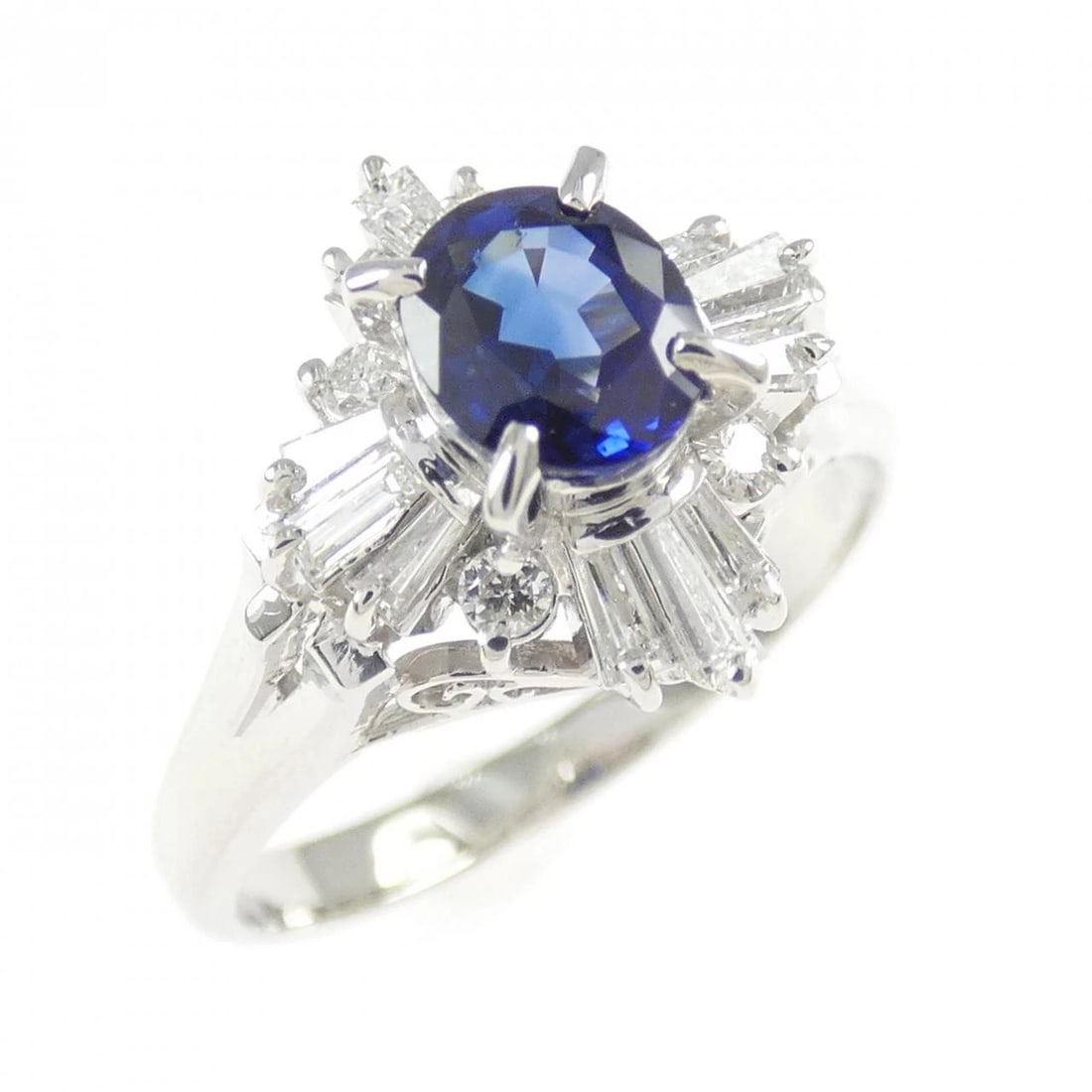 PT900 SAPPHIRE RING: PT900 Sapphire Ring Brand: Unbranded Type/Style: Sapphire Ring Material: Platinum900, Main Stone Sapphire, Natural Color: PT Size: US6 1/2 Accessories: None Accessories Notice: When purchasing