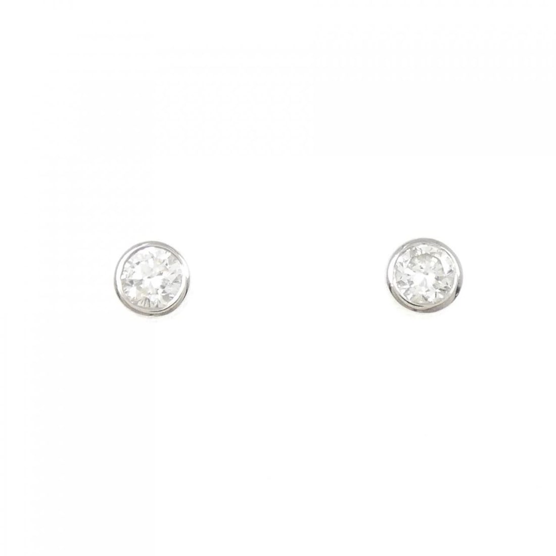 PT900 DIAMOND PIERCE: PT900 Diamond Pierce Brand: Unbranded Type/Style: Diamond Pierce/Earring Material: Platinum900, Main Stone Natural Color: PT Size: Diameteraround: 4.0mm Accessories: None Accessories Notice: When