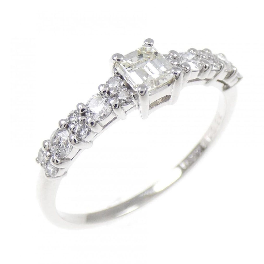 PT900 DIAMOND RING: PT900 Diamond Ring Brand: Unbranded Type/Style: Diamond Ring Material: Platinum900, Main Stone Natural Color: PT Size: US5 3/4 Accessories: None Accessories Notice: When purchasing pre-owned goods,
