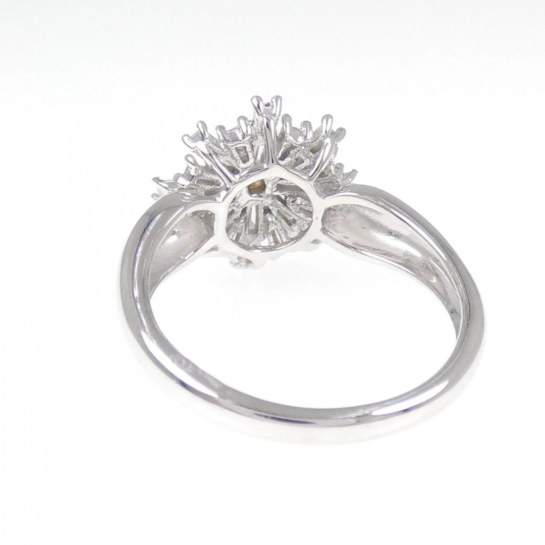 K18WG DIAMOND RING - 3