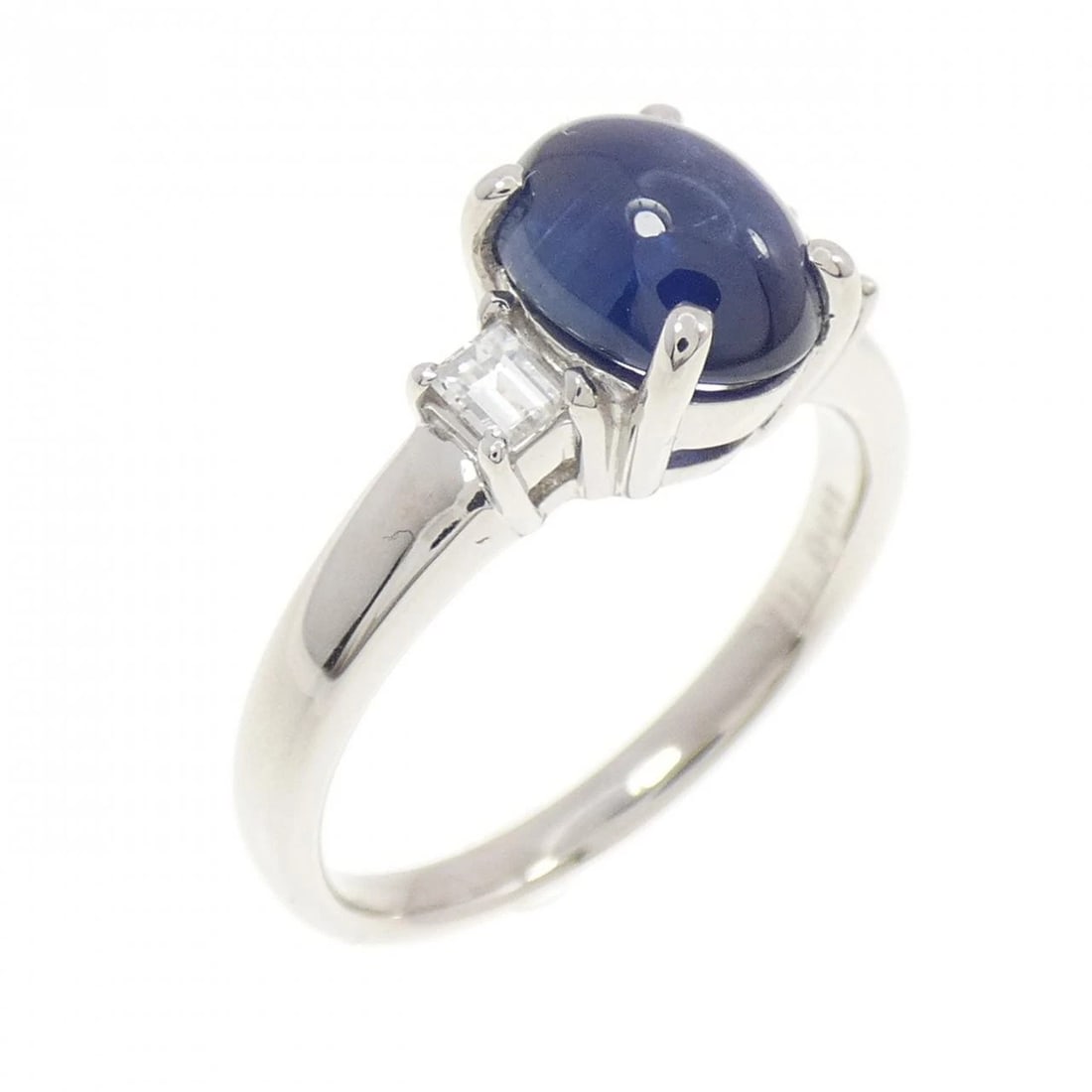 PT900 SAPPHIRE RING: PT900 Sapphire Ring Brand: Unbranded Type/Style: Sapphire Ring Material: Platinum900, Main Stone Sapphire, Natural Color: PT Size: US6 1/2 Accessories: None Accessories Notice: When purchasing