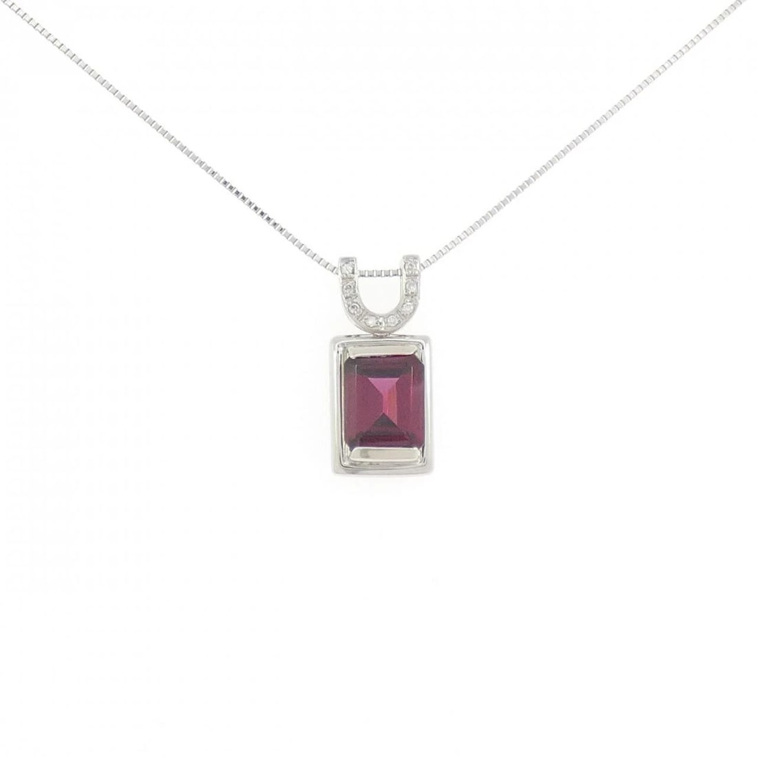 PT900/PT850 GARNET NECKLACE: PT900/PT850 Garnet Necklace Brand: Unbranded Type/Style: Garnet Necklace Material: Platinum900/Platinum850, Main Stone Garnet, Natural Color: PT Size: Length: 45cm Accessories: None Accessories