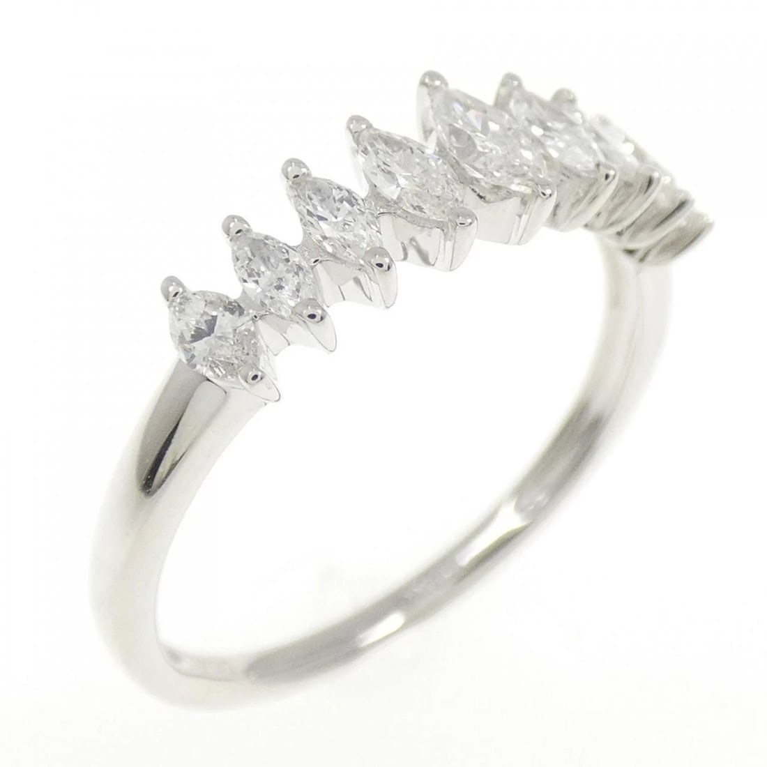 K18WG DIAMOND RING: K18WG Diamond Ring Brand: Unbranded Type/Style: Diamond Ring Material: K18 white gold, Main Stone Natural Color: WG Size: US5 1/2 Accessories: None Accessories Notice: When purchasing pre-owned