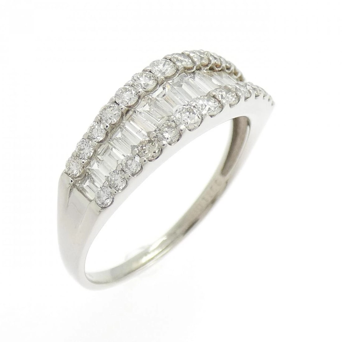 PT900 DIAMOND RING: PT900 Diamond Ring Brand: Unbranded Type/Style: Diamond Ring Material: Platinum900, Main Stone Natural Color: PT Size: US8 1/4 Accessories: None Accessories Notice: When purchasing pre-owned goods,