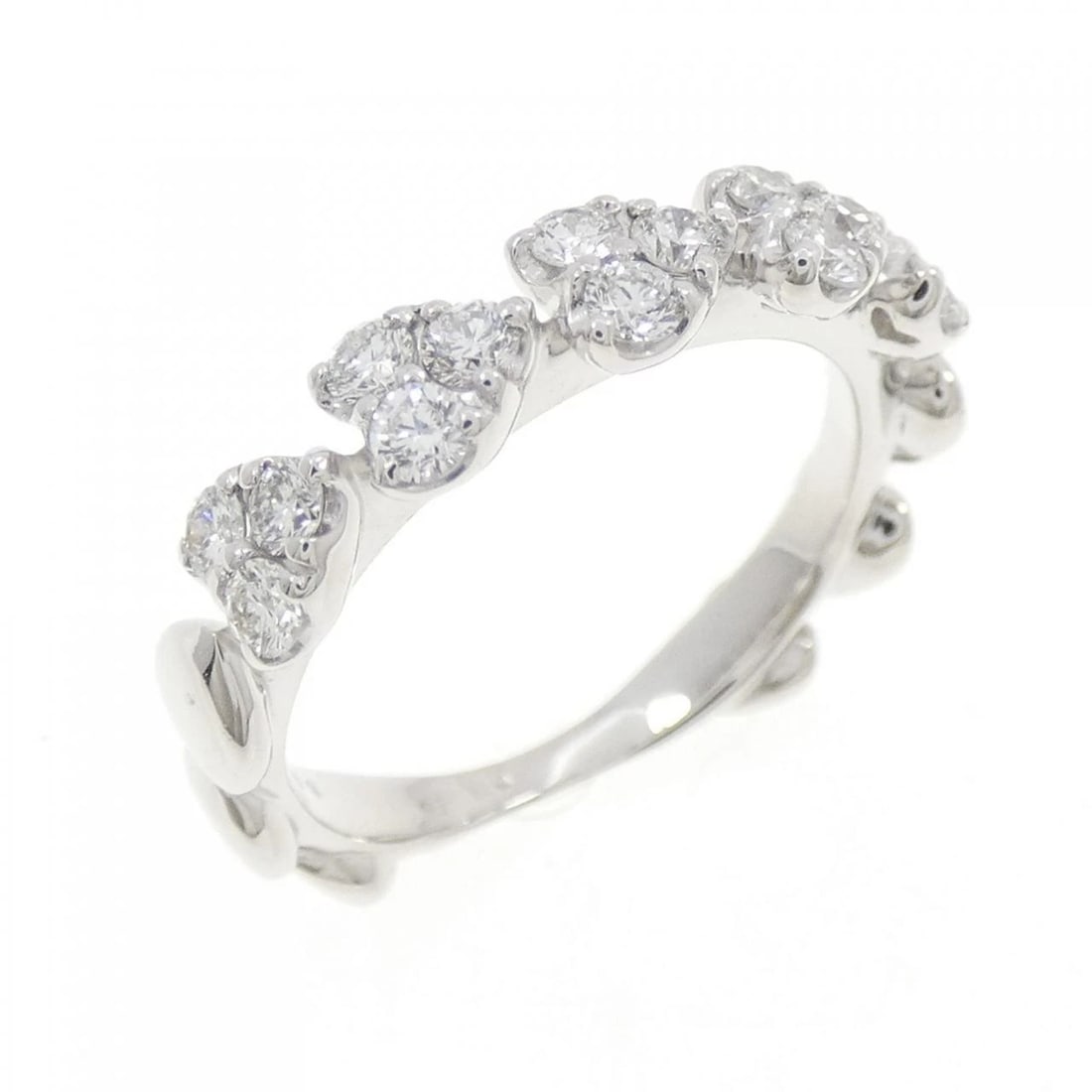K18WG HEART DIAMOND RING: K18WG Heart Diamond Ring Brand: Unbranded Type/Style: Diamond Ring Material: K18 white gold, Main Stone Natural Color: WG Size: US5 1/4 Accessories: None Accessories Notice: When purchasing pre-owned