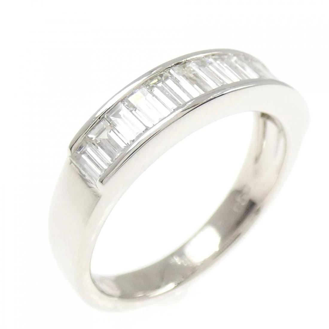 PT900 DIAMOND RING: PT900 Diamond Ring Brand: Unbranded Type/Style: Diamond Ring Material: Platinum900, Main Stone Natural Color: PT Size: US5 1/4 Accessories: None Accessories Notice: When purchasing pre-owned goods,