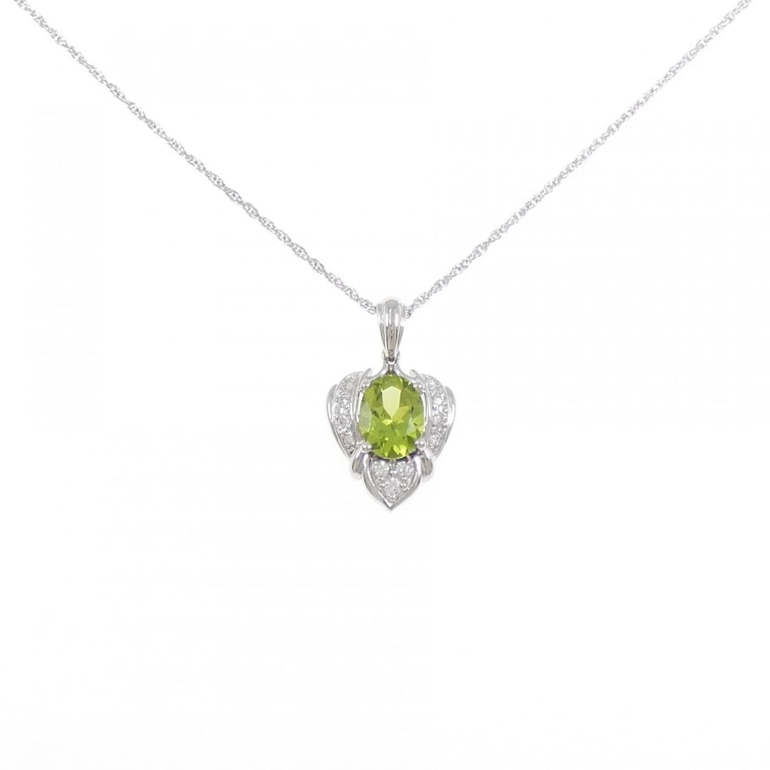 PT900/PT850 PERIDOT NECKLACE: PT900/PT850 Peridot Necklace Brand: Unbranded Type/Style: Peridot Necklace Material: Platinum900/Platinum850, Main Stone Peridot, Natural Color: PT Size: Length: 40-45cm Accessories: None Accessories