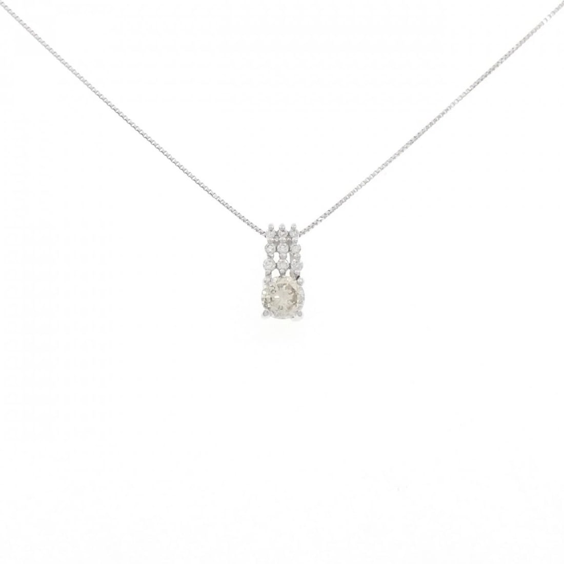 K18WG DIAMOND NECKLACE: K18WG Diamond Necklace Brand: Unbranded Type/Style: Diamond Necklace Material: K18 white gold, Main Stone Natural Color: WG Size: Length: 45cm Accessories: None Accessories Notice: When purchasing