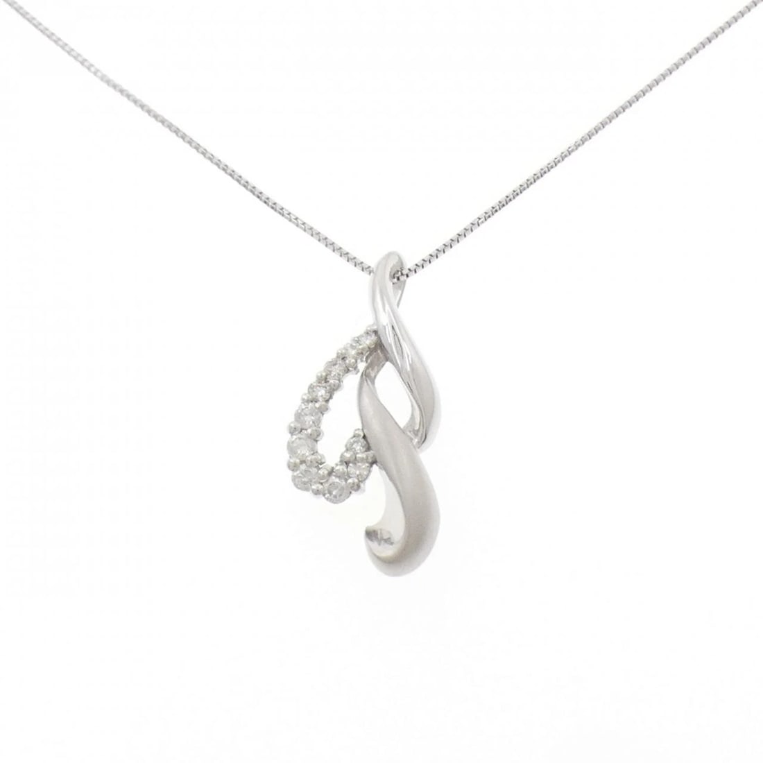 K18WG DIAMOND NECKLACE: K18WG Diamond Necklace Brand: Unbranded Type/Style: Diamond Necklace Material: K18 white gold, Main Stone Natural Color: WG Size: Length: 45cm Accessories: None Accessories Notice: When purchasing