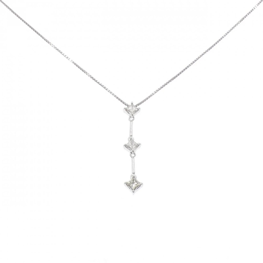 K18WG DIAMOND NECKLACE: K18WG Diamond Necklace Brand: Unbranded Type/Style: Diamond Necklace Material: K18 white gold, Main Stone Natural Color: WG Size: Length: 45cm Accessories: None Accessories Notice: When purchasing