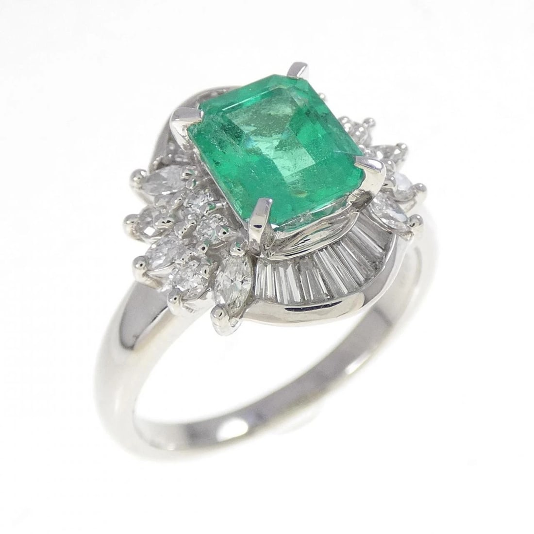 PT900 EMERALD RING: PT900 Emerald Ring Brand: Unbranded Type/Style: Emerald Ring Material: Platinum900, Main Stone Emerald, Natural Color: PT Size: US 7 Accessories: None Accessories Notice: When purchasing pre-owned