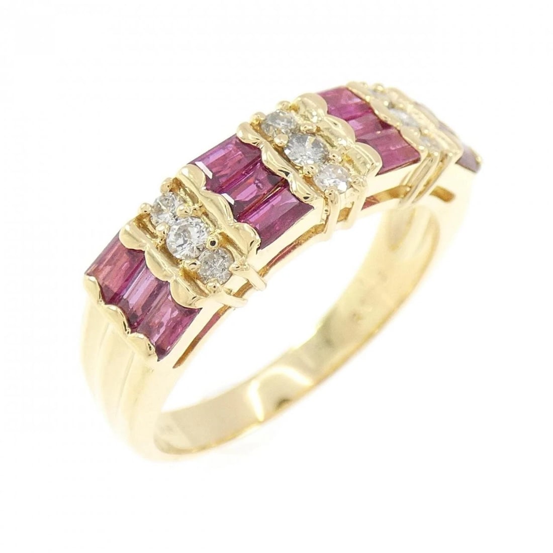 K18YG RUBY RING: K18YG Ruby Ring Brand: Unbranded Type/Style: Ruby Ring Material: K18 Yellow Gold, Main Stone Ruby, Natural Color: YG Size: US6 1/4 Accessories: None Accessories Notice: When purchasing pre-owned