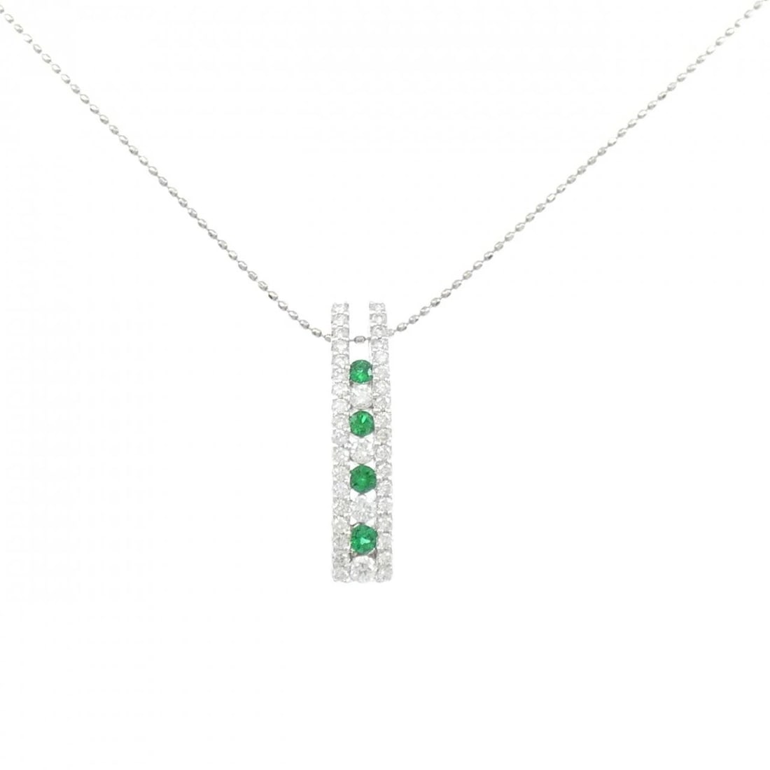 PT900/PT850 EMERALD NECKLACE: PT900/PT850 Emerald Necklace Brand: Unbranded Type/Style: Emerald Necklace Material: Platinum900/Platinum850, Main Stone Emerald, Natural Color: PT Size: Length: 45cm Accessories: None Accessories
