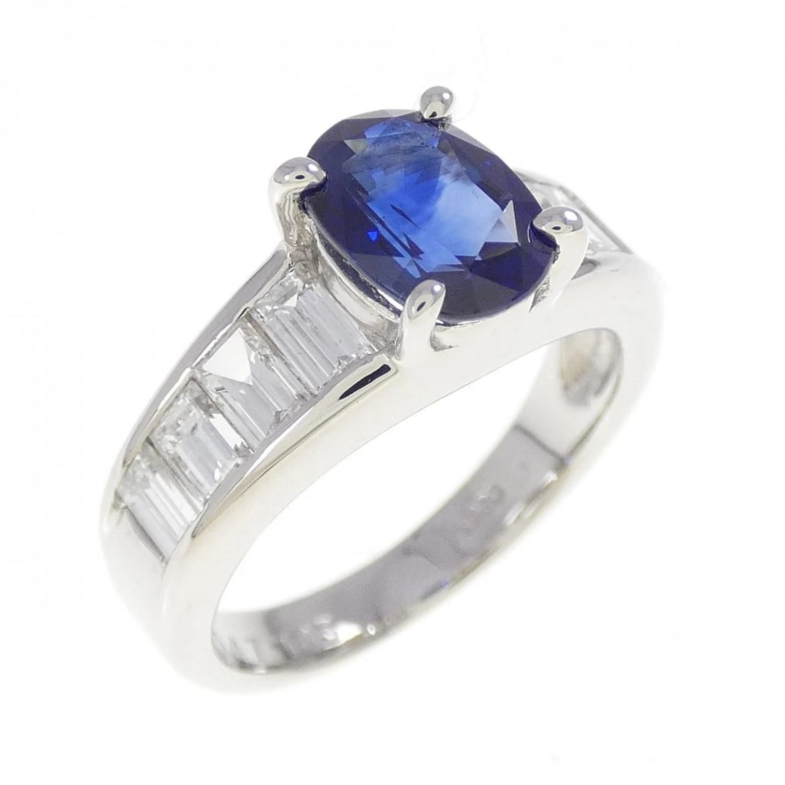 PT900 SAPPHIRE RING: PT900 Sapphire Ring Brand: Unbranded Type/Style: Sapphire Ring Material: Platinum900, Main Stone Sapphire, Natural Color: PT Size: US5 1/4 Accessories: None Accessories Notice: When purchasing