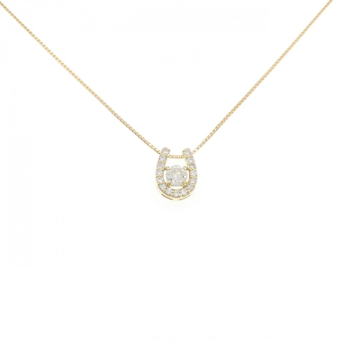 K18YG HORSESHOE DIAMOND NECKLACE: K18YG Horseshoe Diamond Necklace Brand: Unbranded Type/Style: Diamond Necklace Material: K18 yellow gold, Main Stone Natural Color: YG Size: Length: 45cm Accessories: None Accessories Notice: When
