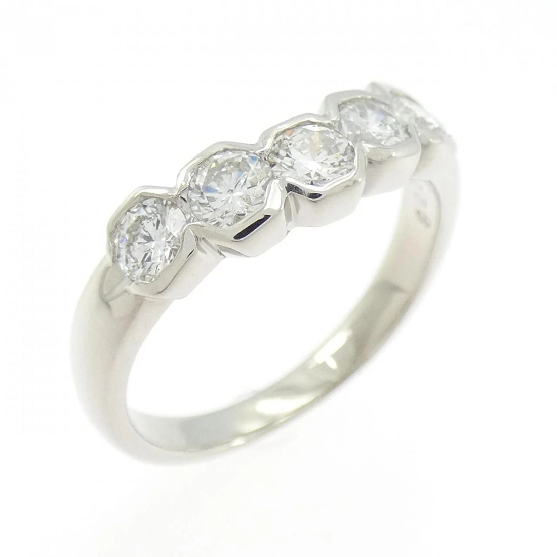 PT850 DIAMOND RING: PT850 Diamond Ring Brand: Unbranded Type/Style: Diamond Ring Material: Platinum850, Main Stone Natural Color: Platinum Size: US6 1/4 Accessories: None Accessories Notice: When purchasing pre-owned