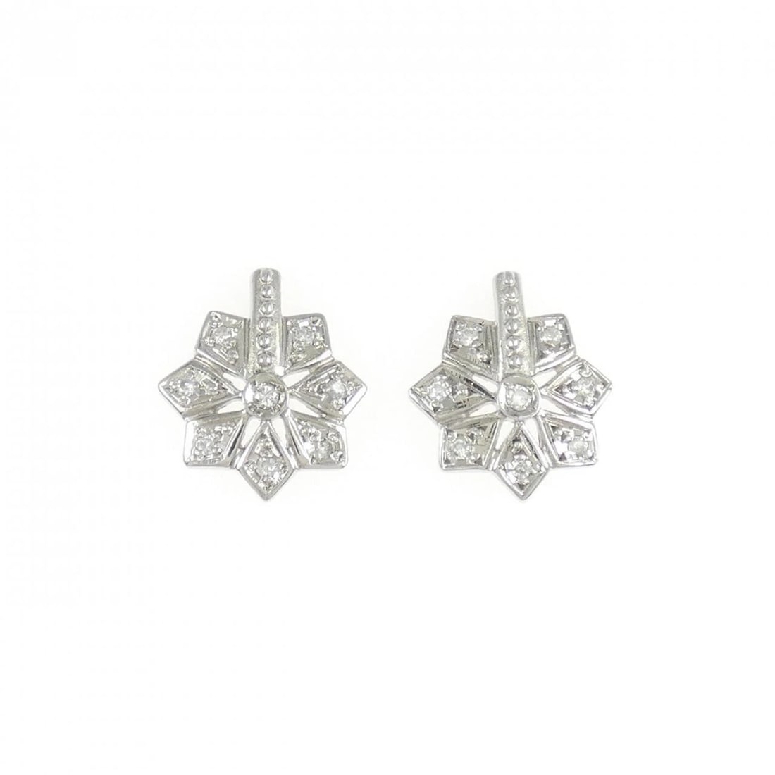 PT850/PT900 DIAMOND PIERCE: PT850/PT900 Diamond Pierce Brand: Unbranded Type/Style: Diamond Pierce/Earring Material: Platinum850/Platinum900, Main Stone Natural Color: Platinum Size: Approx. height x width: 14.3mm x 12.6mm