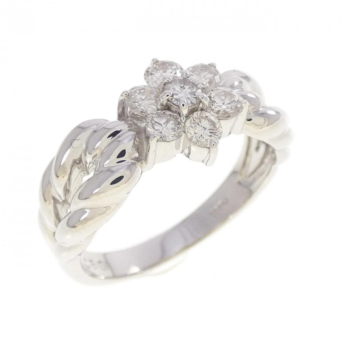 PT900 FLOWER DIAMOND RING: PT900 Flower Diamond Ring Brand: Unbranded Type/Style: Diamond Ring Material: Platinum900, Main Stone Natural Color: Platinum Size: US6 Accessories: None Accessories Notice: When purchasing pre-owned
