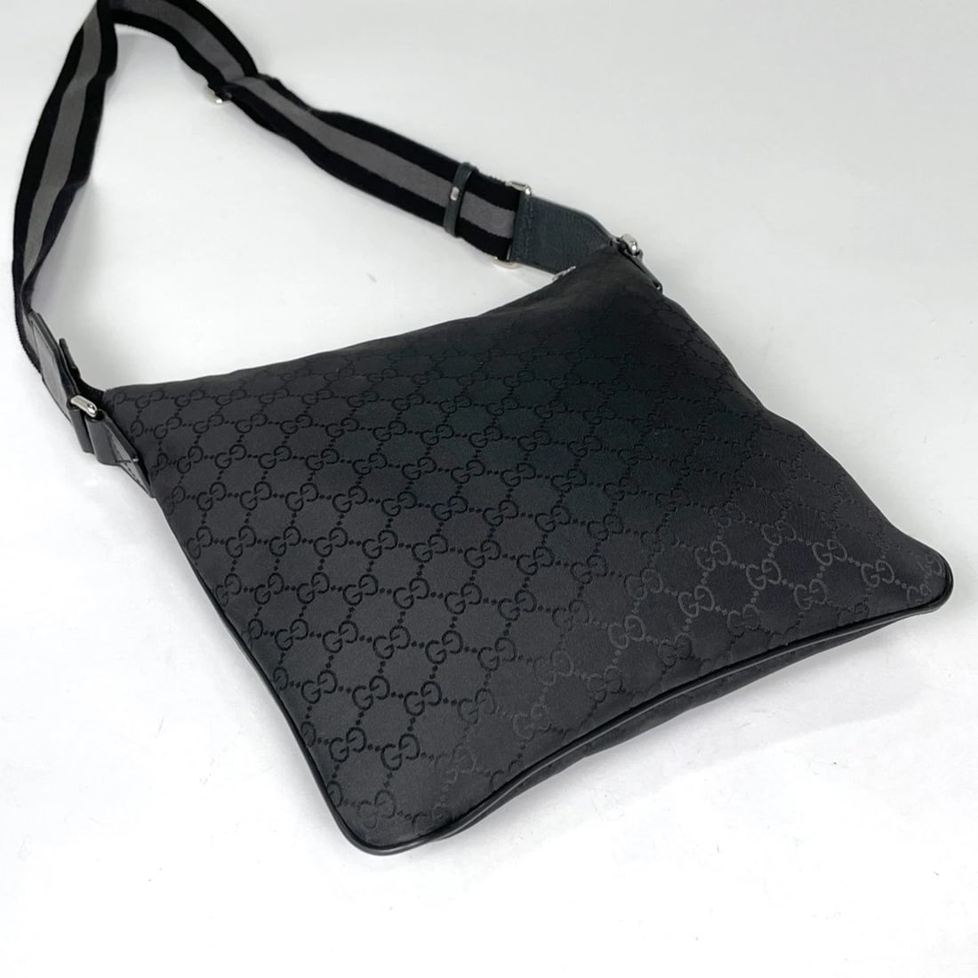 GUCCI SHOULDER BAG GG PATTERN NYLON - 2