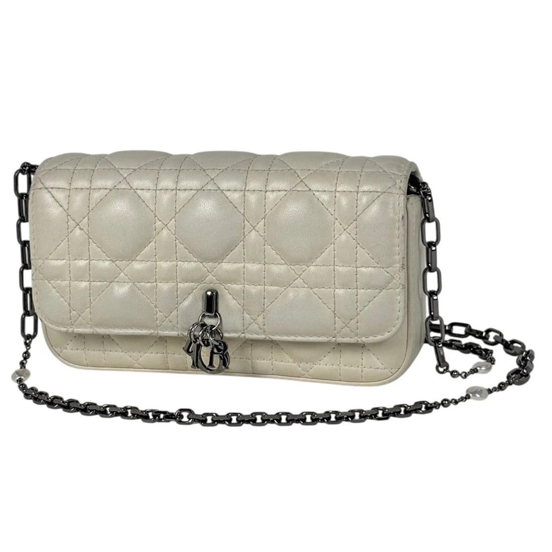 CHRISTIAN DIOR CANNAGE CHAIN SHOULDER BAG: Christian Dior Cannage Chain Shoulder Bag Brand: Christian Dior Type/Style: Shoulder Bag Material: leather Color: White Size: Width 17cm(6.7inch) Height 10cm(3.9inch) Depth 3cm(1.2inch) Accessories: