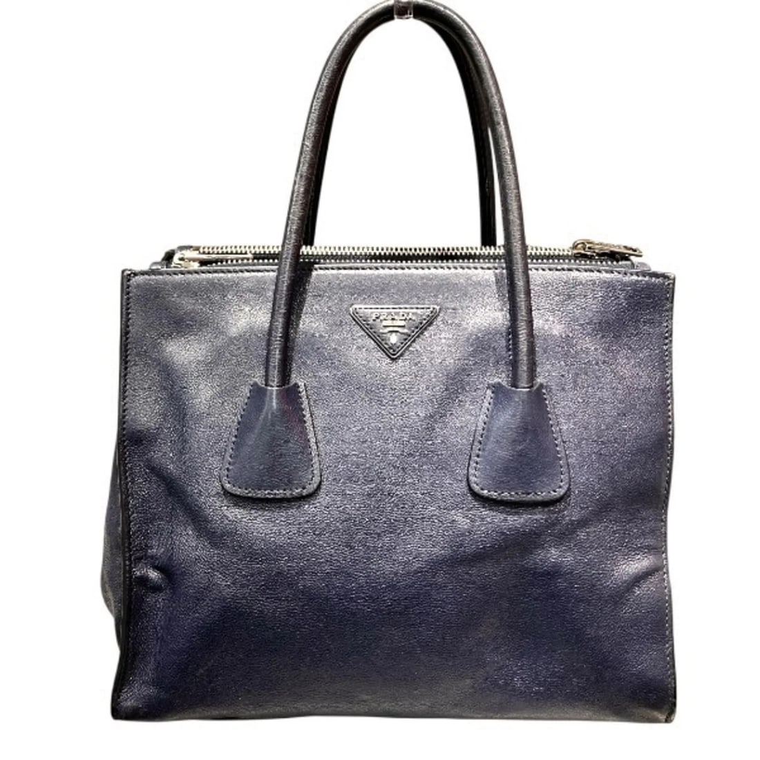 PRADA VITELLO DAINO NAVY HANDBAG TOTE BAG: Prada Vitello Daino Navy Handbag Tote Bag Brand: Prada Type/Style: Handbag, Tote bag Material: Leather Color: Navy Size: (HxWxD) 25cm x 30cm x 17cm / 9.84inch x 11.81inch x 6.69inch Accessories: N