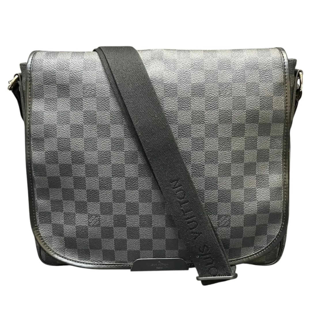 LOUIS VUITTON DANIEL MM SHOULDER BAG: Louis Vuitton Daniel MM Shoulder Bag Brand: Louis Vuitton Type/Style: Shoulder bag Material: none Color: Black Size: (HxWxD) 28cm x 35cm x 9cm / 11.02inch x 13.77inch x 3.54inch Accessories: None