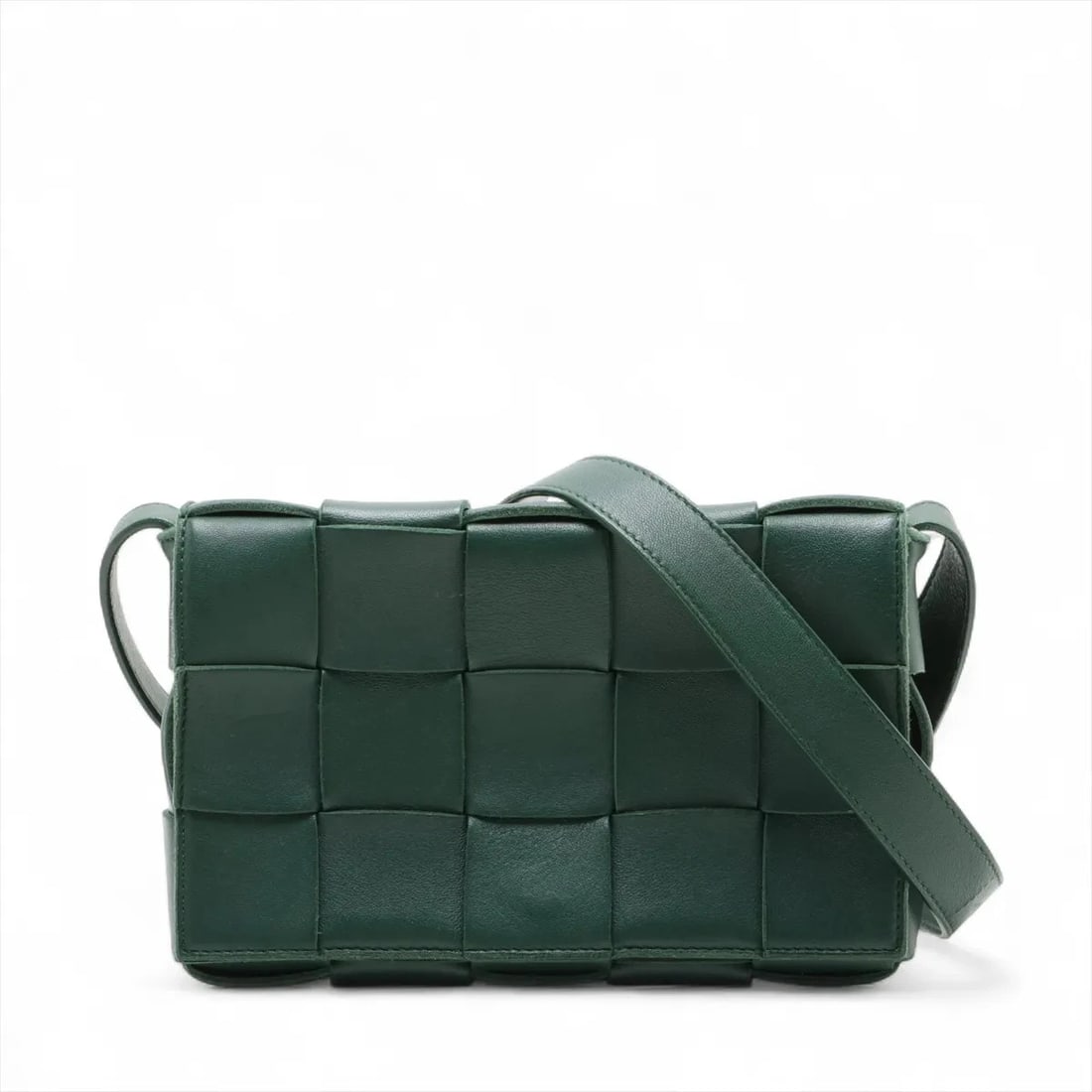 BOTTEGA VENETA MAXI INTRECCIATO CASSETTE LEATHER SHOULDER BAG: Bottega Veneta Maxi Intrecciato Cassette Leather Shoulder bag Brand: Bottega Veneta Type/Style: Shoulder Bag Material: Leather Color: Green Size: Height:5.7inchLength:8.7inchDepth:2.0inch Accessor