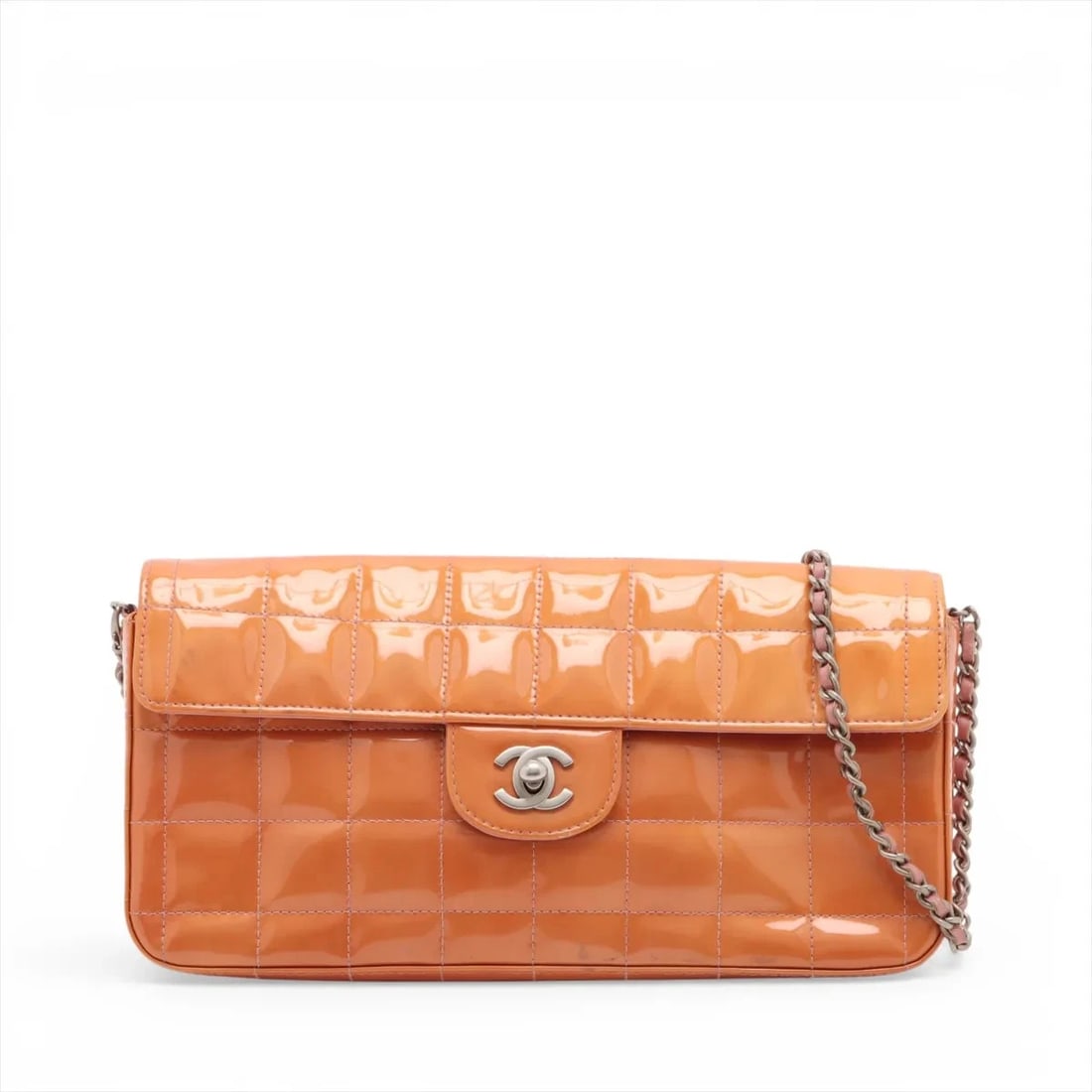 CHANEL CHOCOLATE BAR PATENT LEATHER CHAIN SHOULDER BAG: Chanel Chocolate Bar Patent Leather Chain Shoulder Bag Brand: Chanel Type/Style: Shoulder Bag Material: Patent Leather Color: Orange Size: Height:5.3inchLength:10.4inchDepth:1.6inch Accessories: N