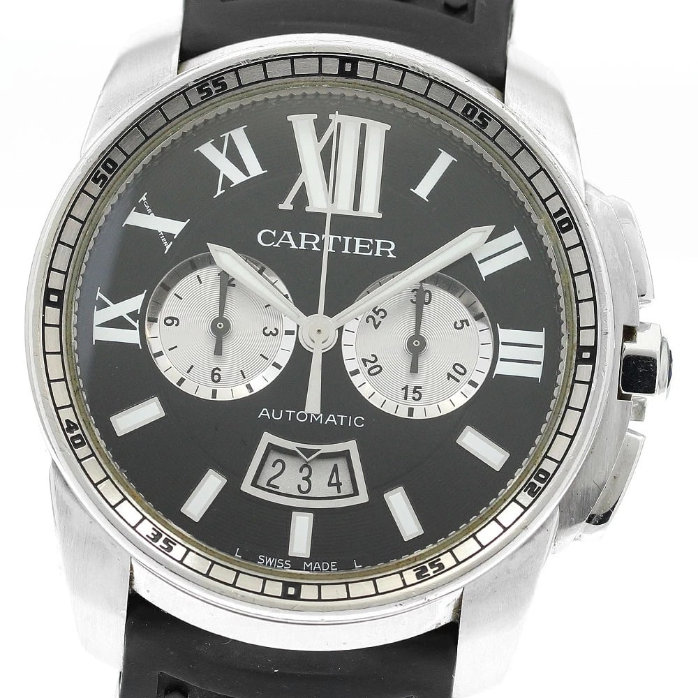 CARTIER CALIBRE DE CARTIER CHRONOGRAPH AUTOMATIC WATCH: CARTIER Calibre de Cartier Chronograph Automatic Watch Brand: CARTIER Type/Style: Wristwatch Material: Band Material rubber, Case Material Stainless Steel Color: Band Color black, Case Color Silver,