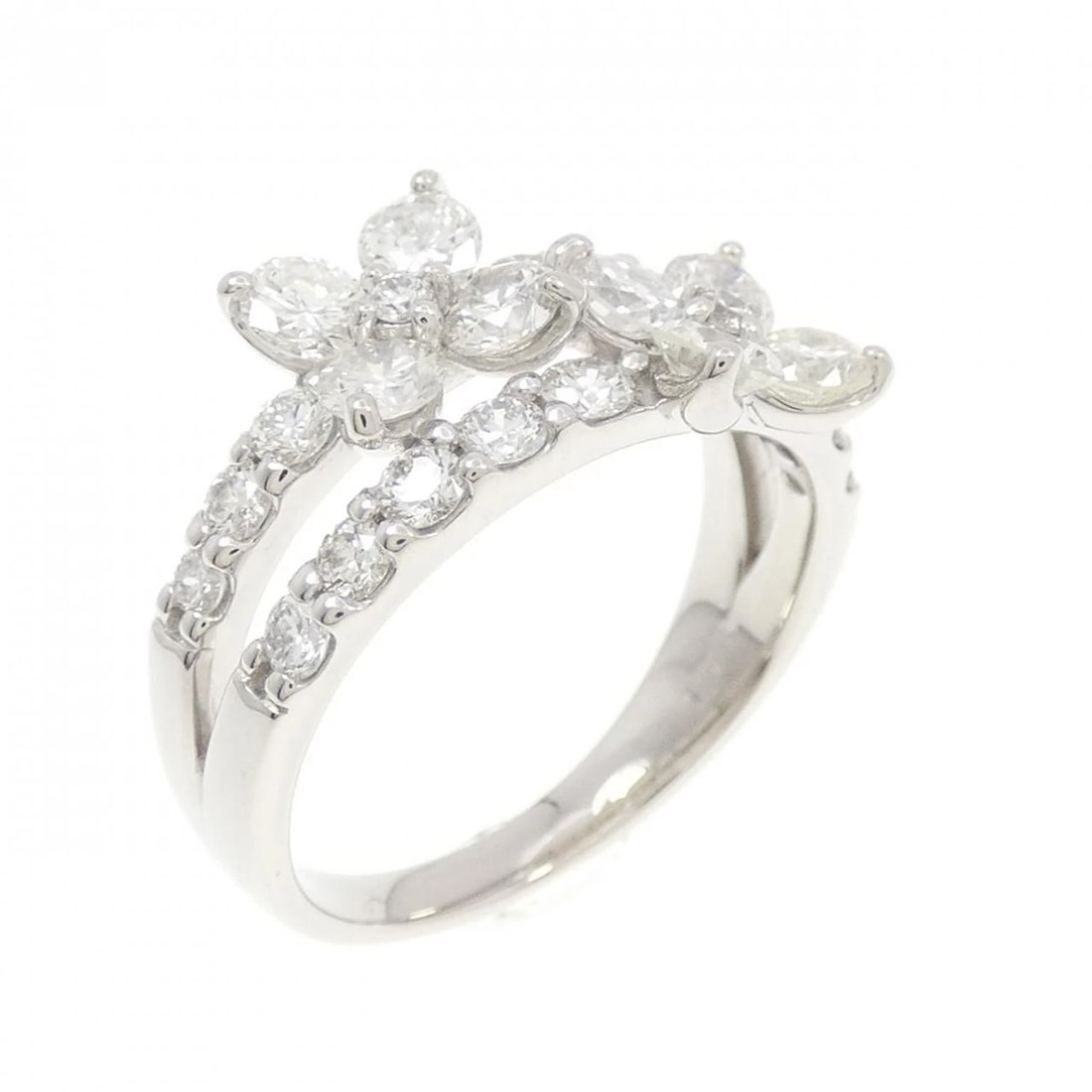 PT900 FLOWER DIAMOND RING: PT900 Flower Diamond Ring Brand: Unbranded Type/Style: Diamond Ring Material: PT900 Color: Size: US6 1/4 Accessories: None Accessories Notice: When purchasing pre-owned goods, please refer to the